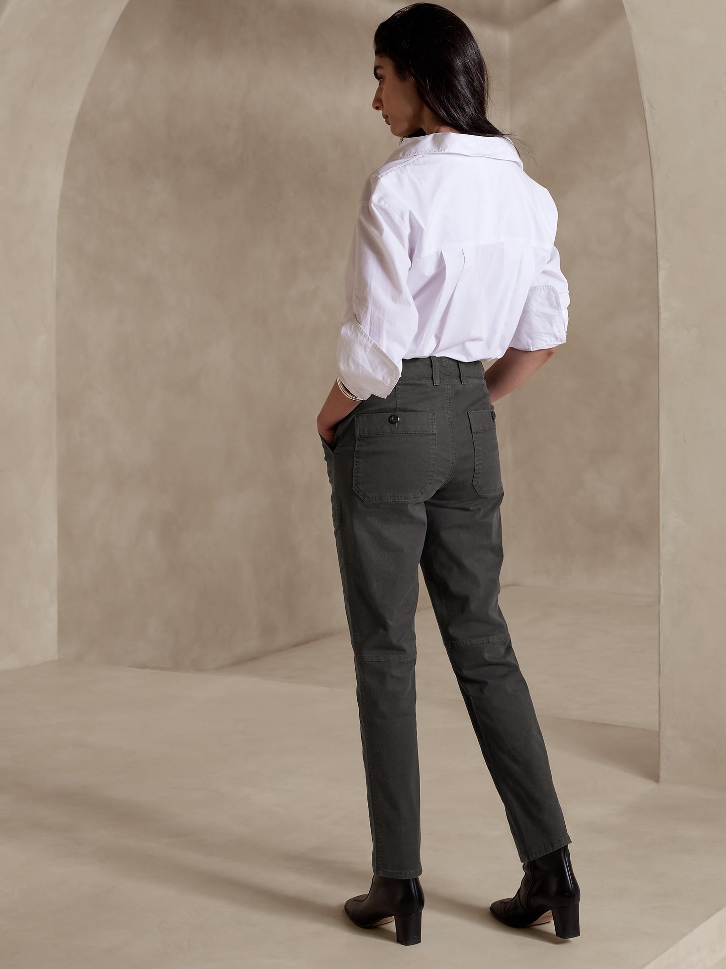 Mid-Rise Slim Cargo Pant