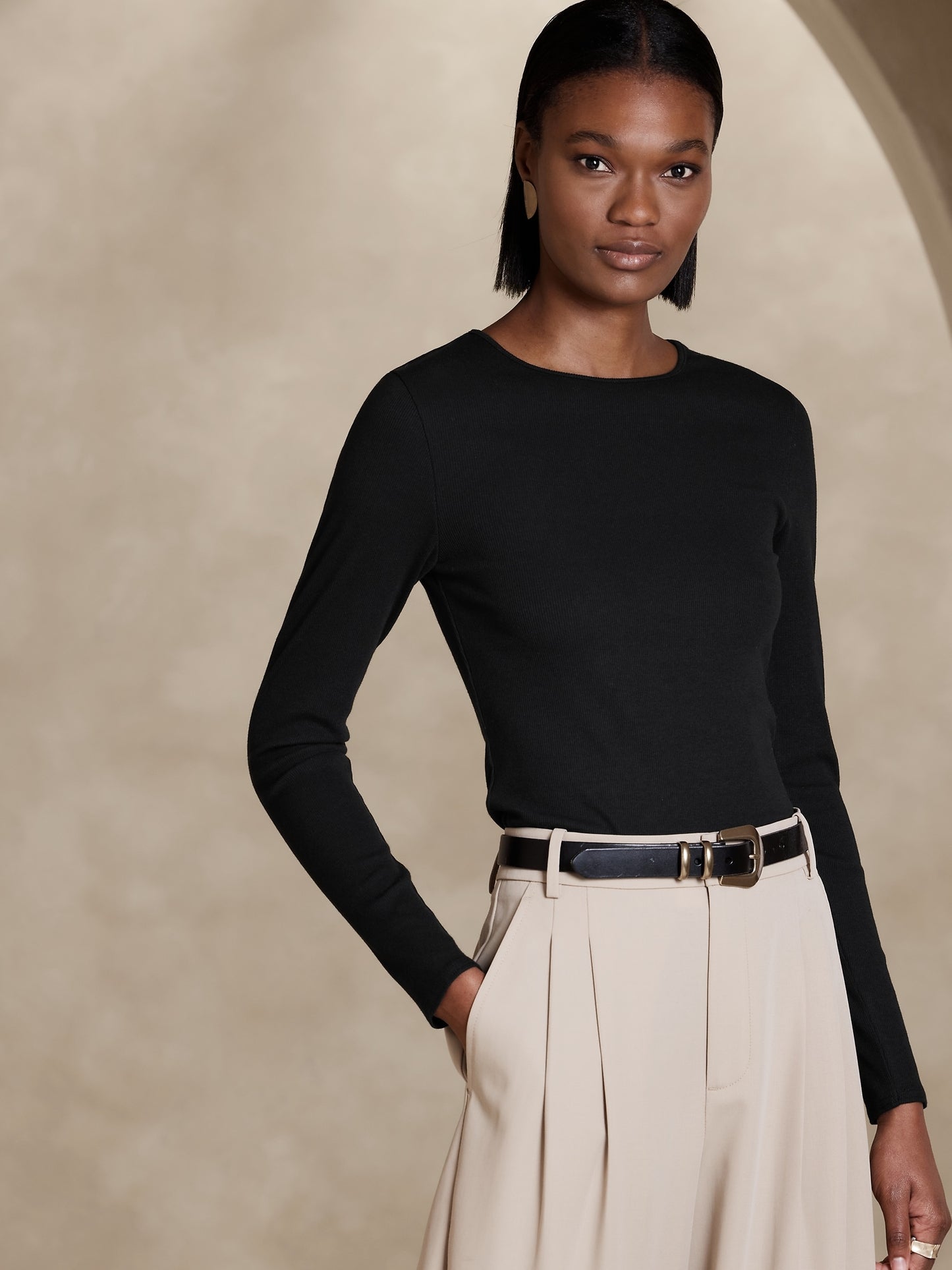 تي شيرت مضلع بفتحة ياقة مستديرة