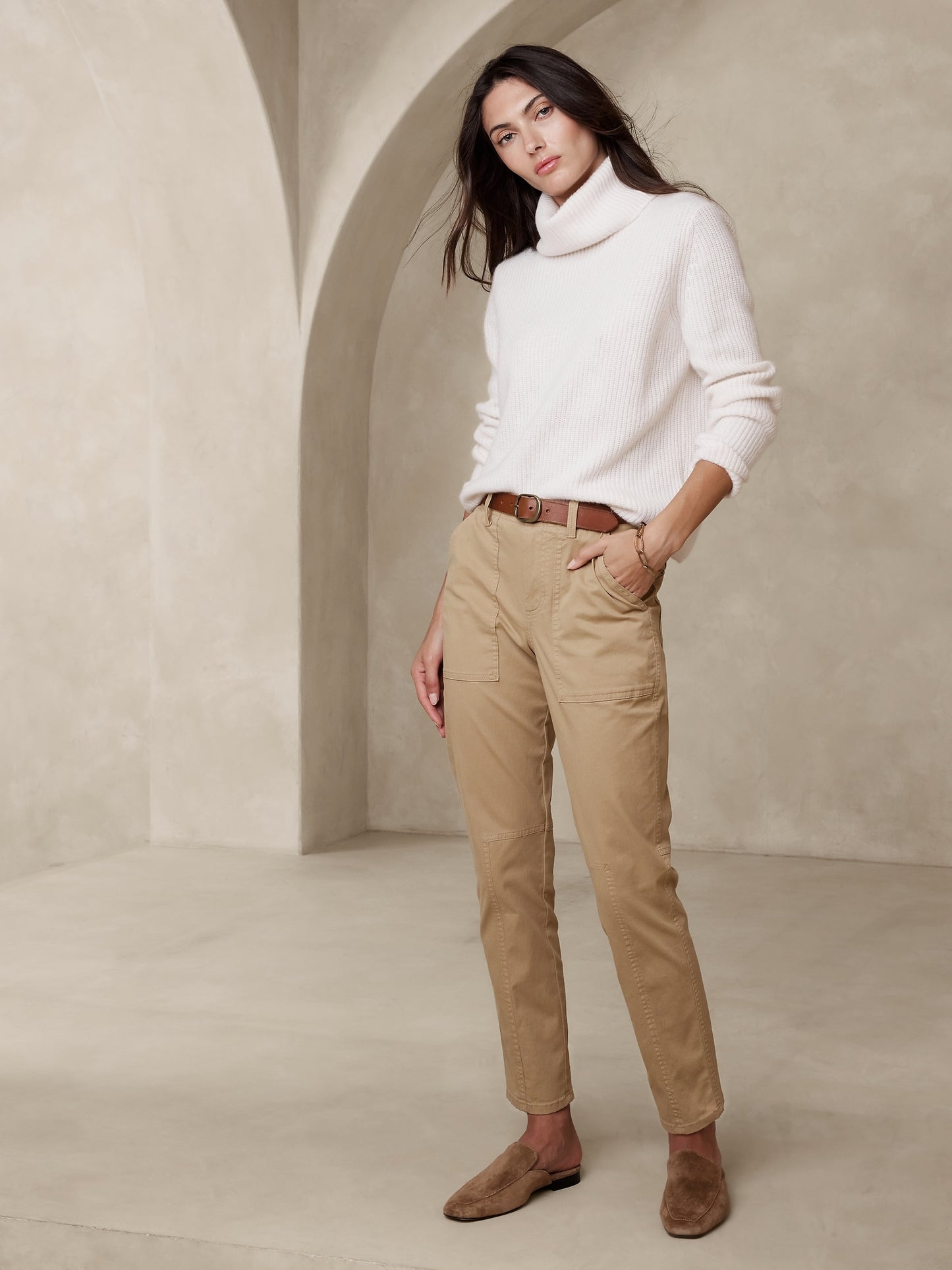 Mid-Rise Slim Cargo Pant