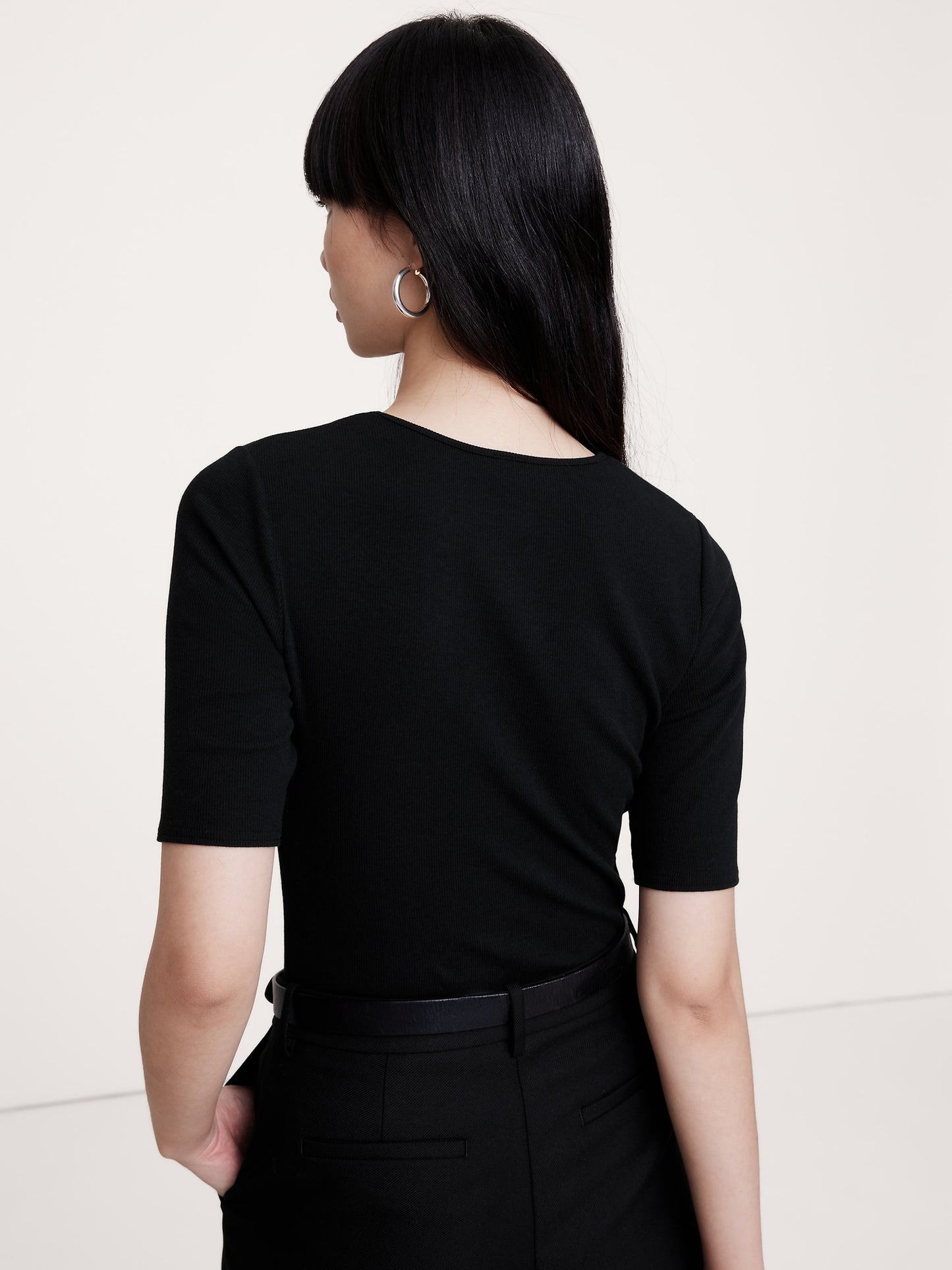 تي شيرت مضلع بأكمام حتى الكوع