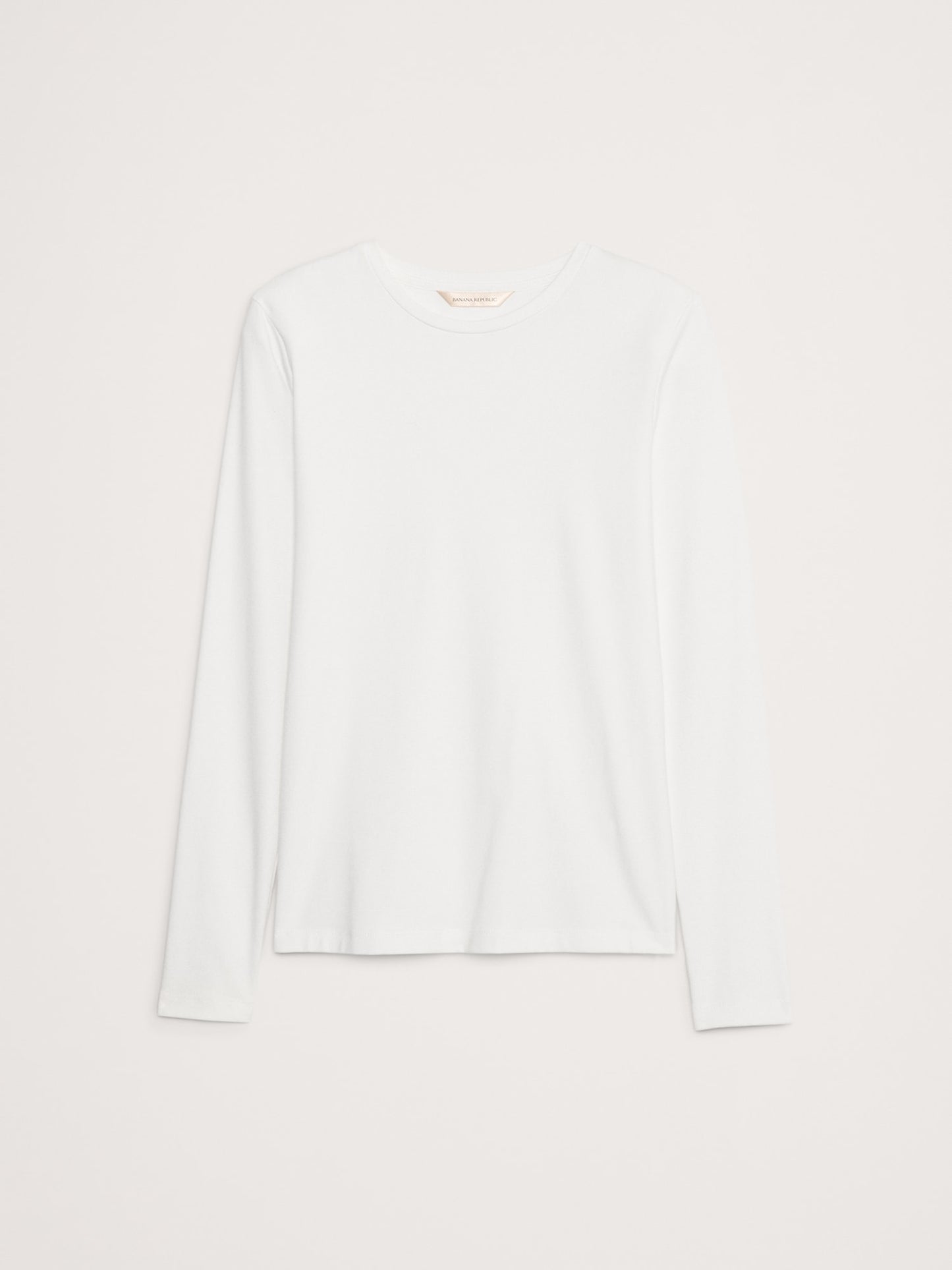 تي شيرت أنيق بفتحة ياقة مستديرة