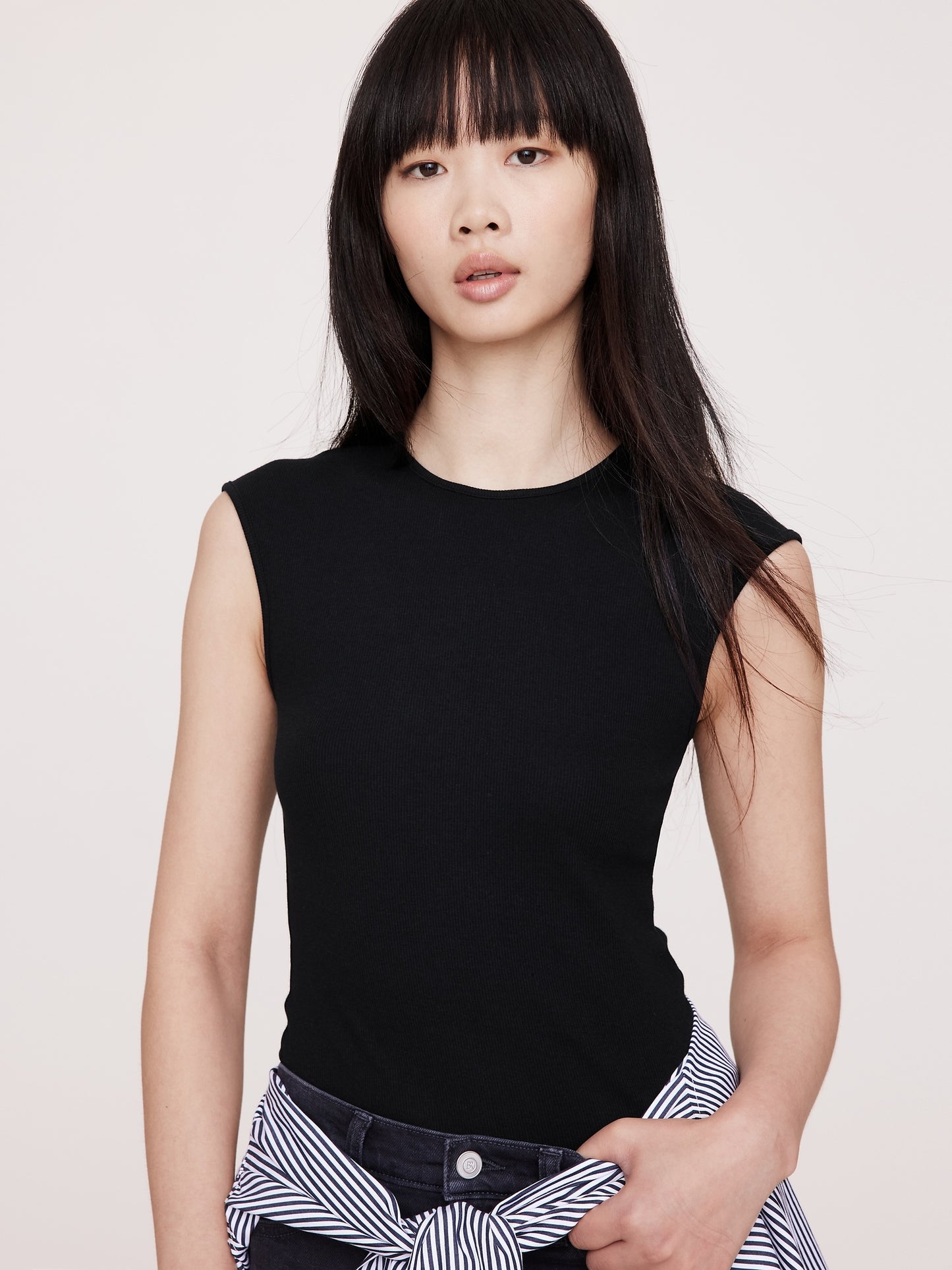 تي شيرت مضلع بأكمام قصيرة