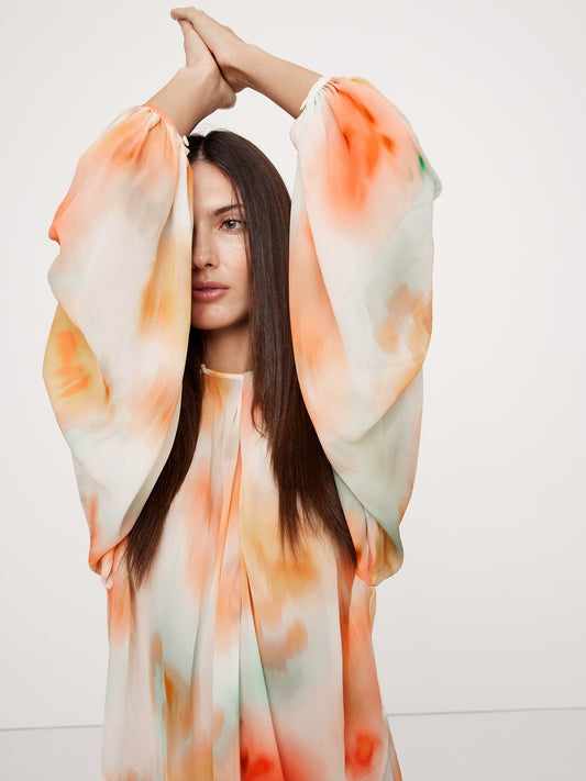 بلوزة شيفون بقتحة ياقة مائلة