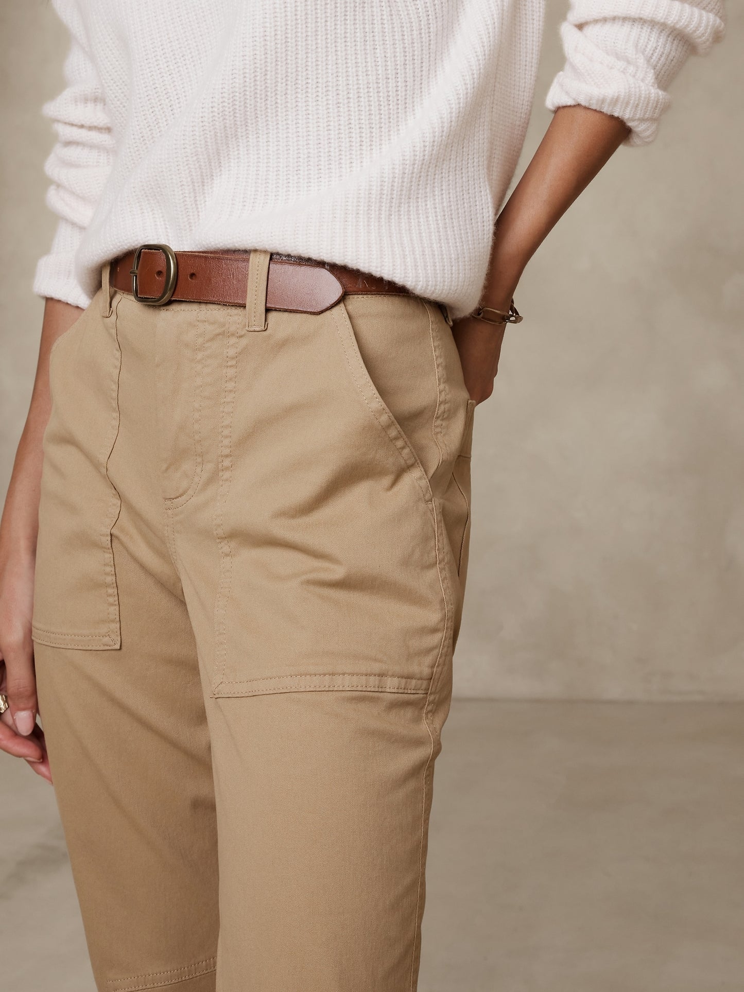 Mid-Rise Slim Cargo Pant