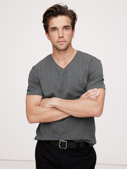 تي شيرت لاكجري تاتش بفتحة ياقة على شكل حرف V