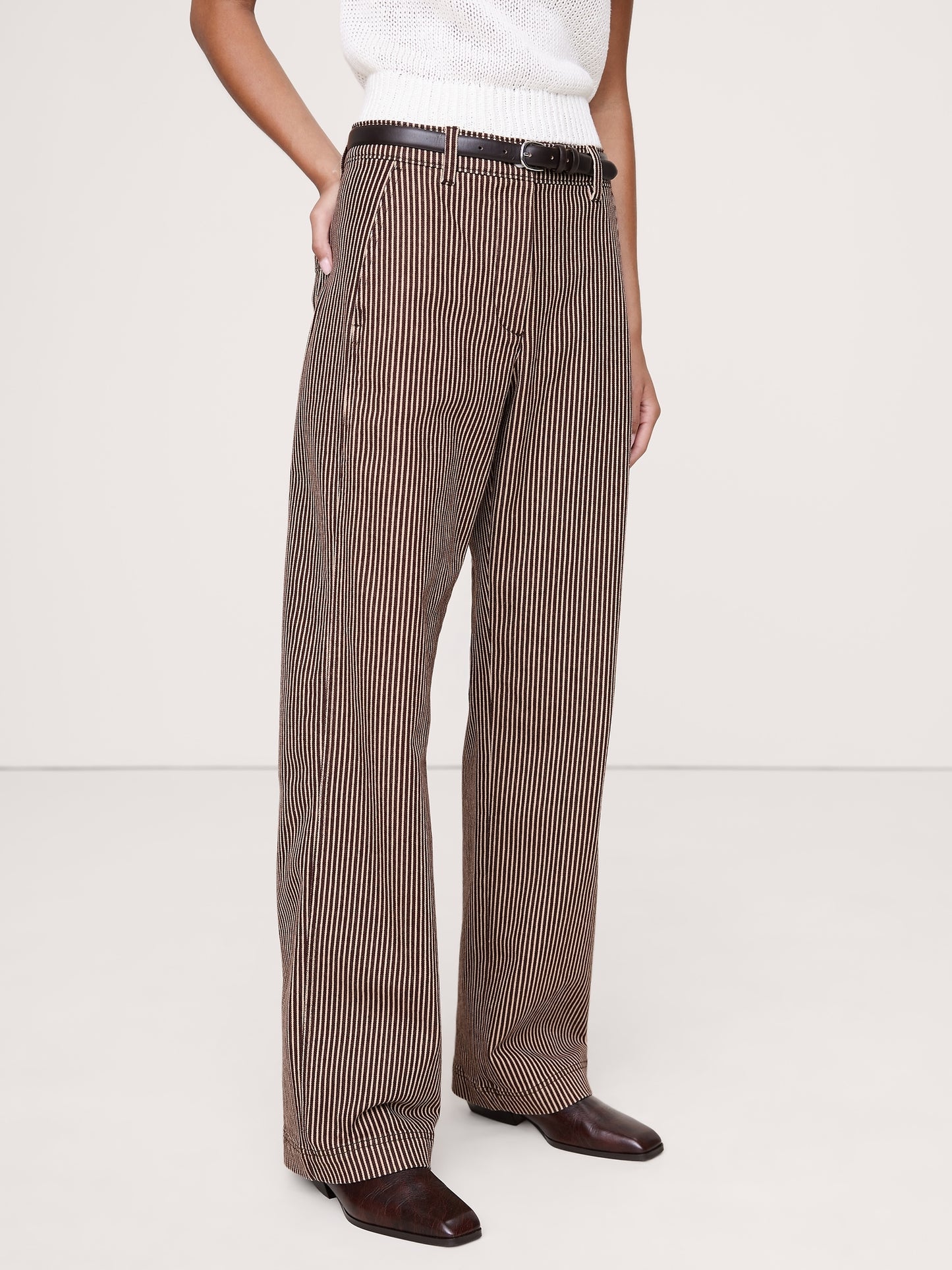 The Weekender Straight-Leg Pant