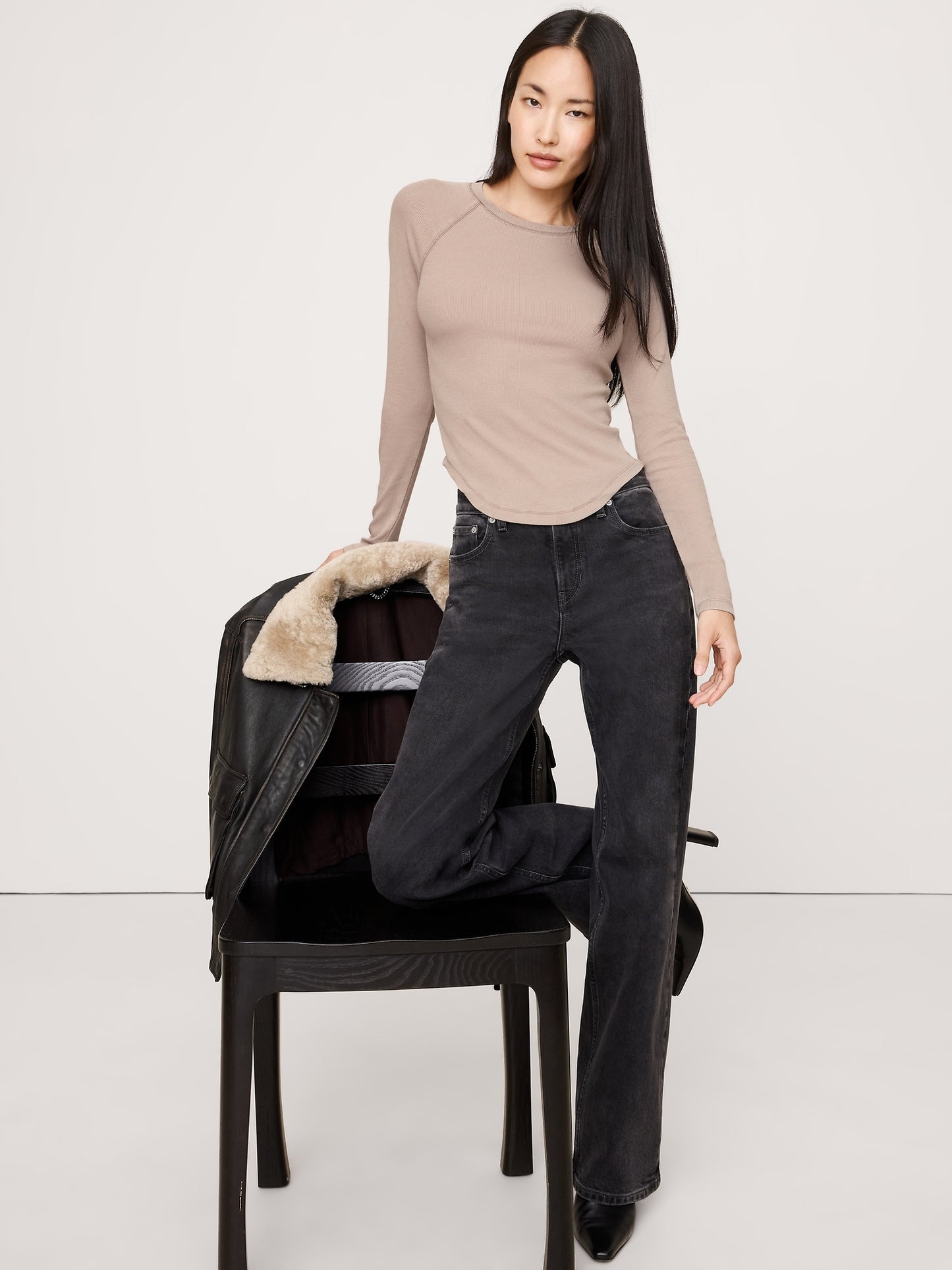 Ribbed Curved-Hem T-Shirt