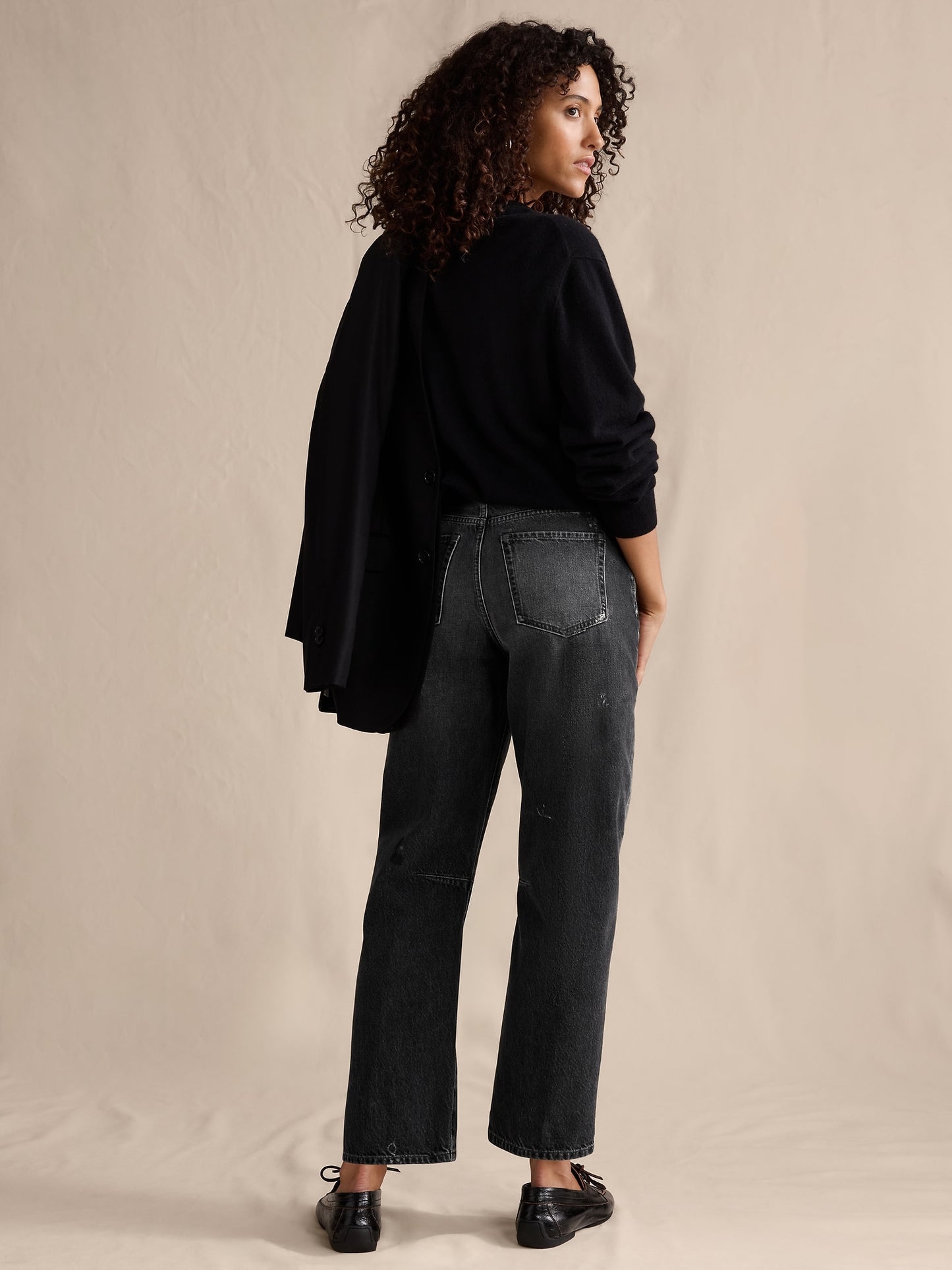 Mid-Rise Barrel Ankle Jean