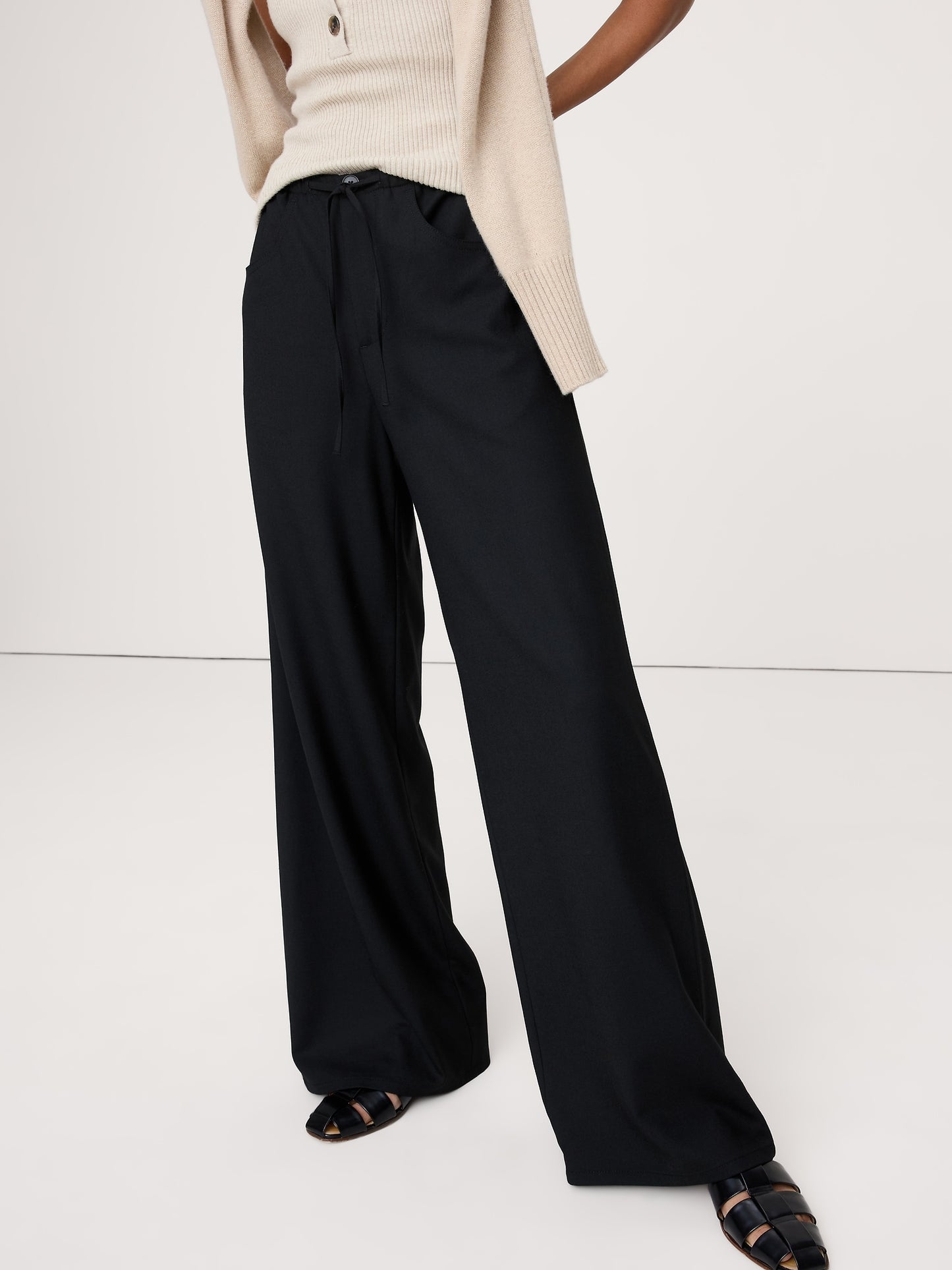 Mid-Rise Wide-Leg Flannel Drawstring Pant