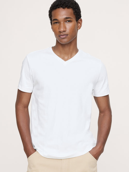 تي شيرت لاكجري تاتش بفتحة ياقة على شكل حرف V