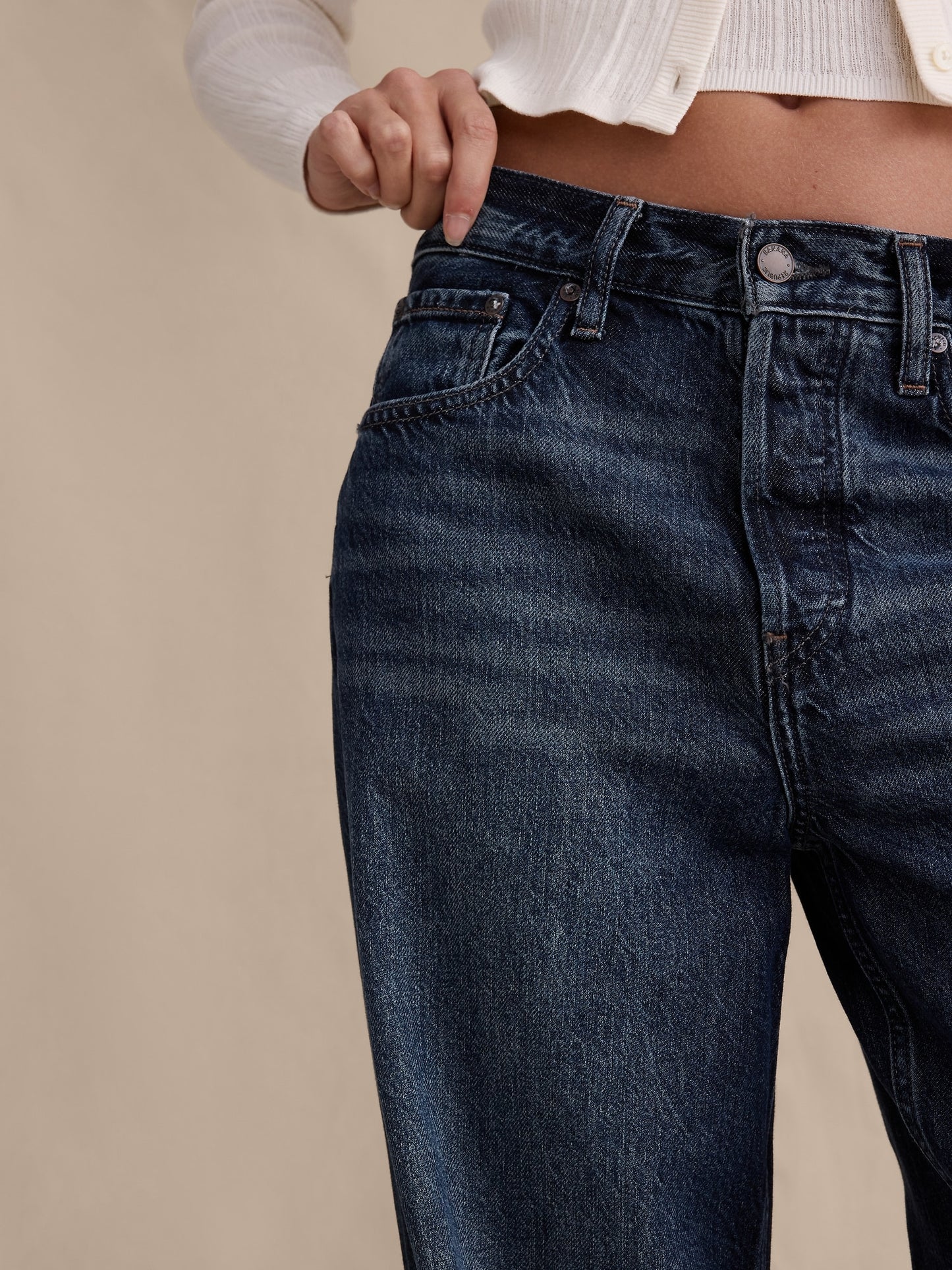 Mid-Rise Baggy-Straight Lightweight Jean