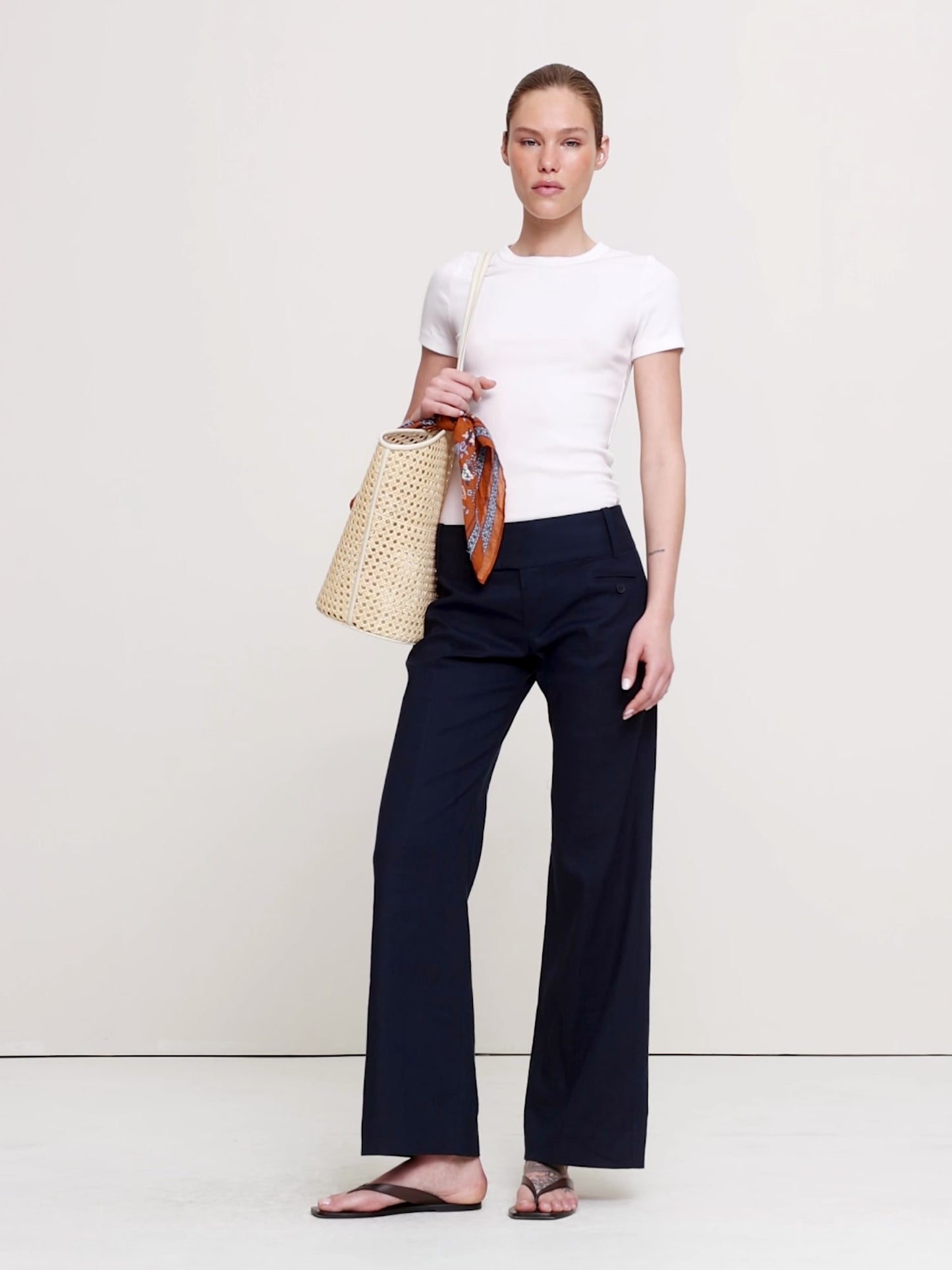 Low-Rise Wide-Leg Stretch Linen-Viscose Pant