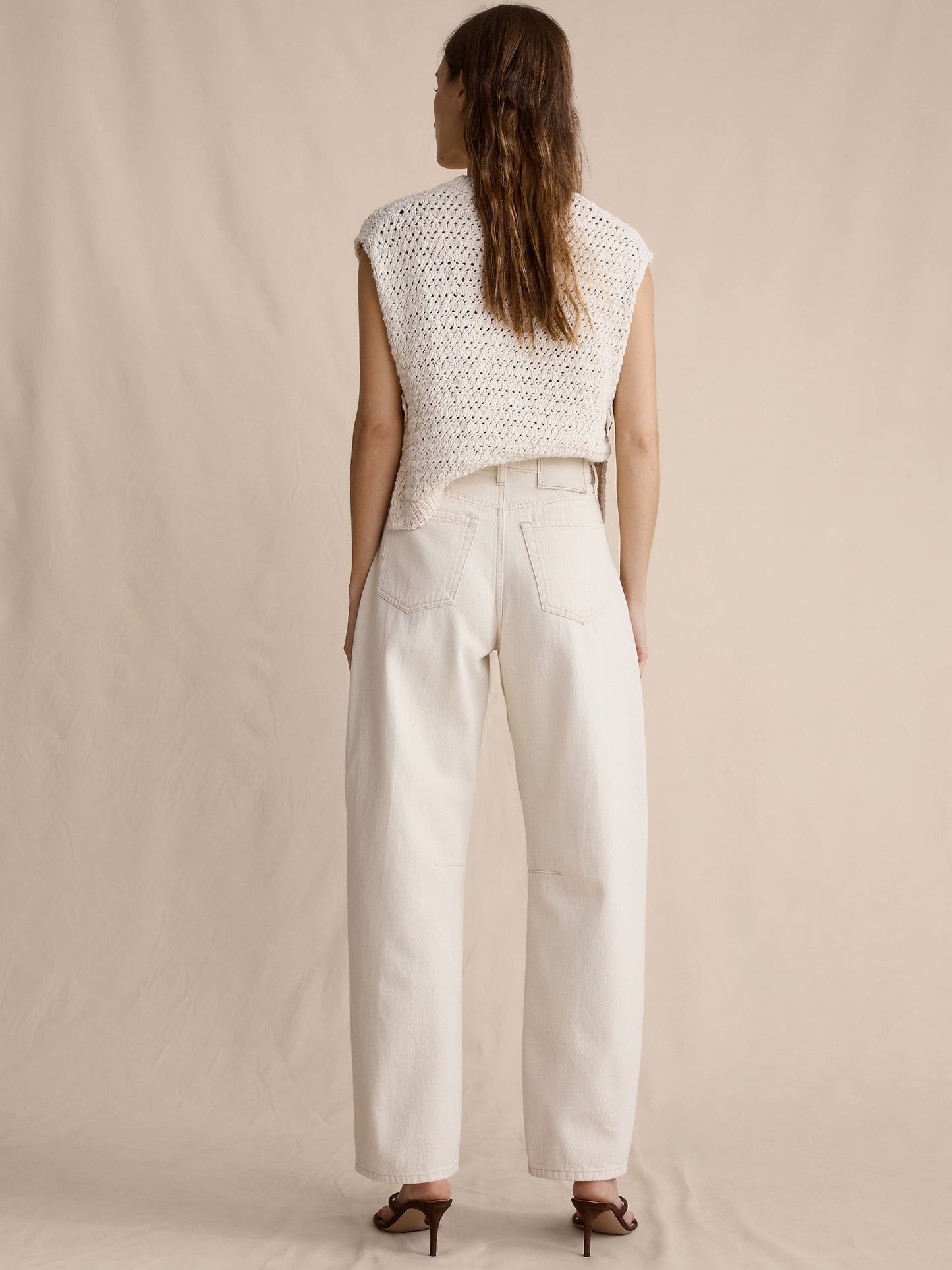 Mid-Rise Barrel Ankle Jean
