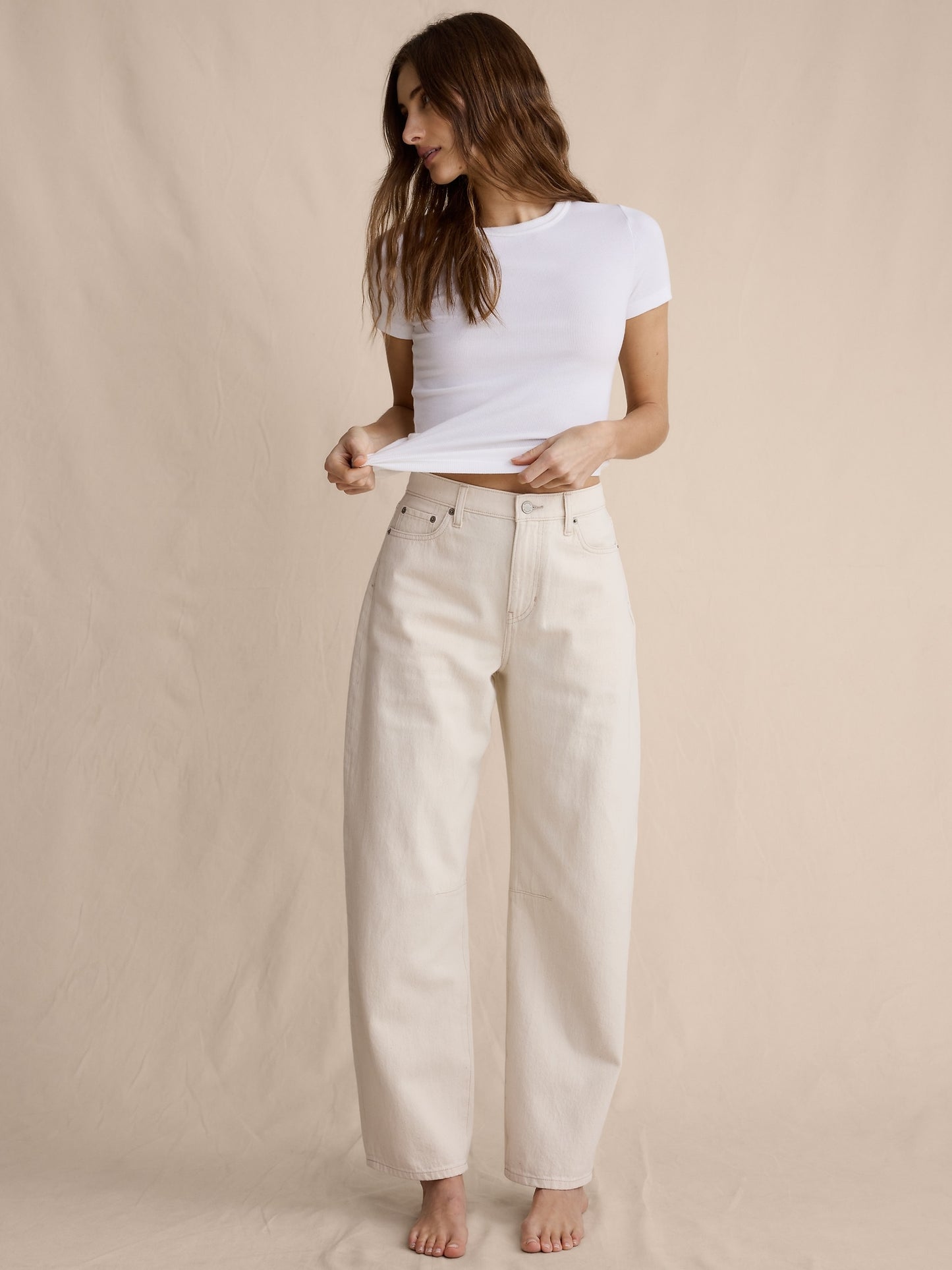 Mid-Rise Barrel Ankle Jean