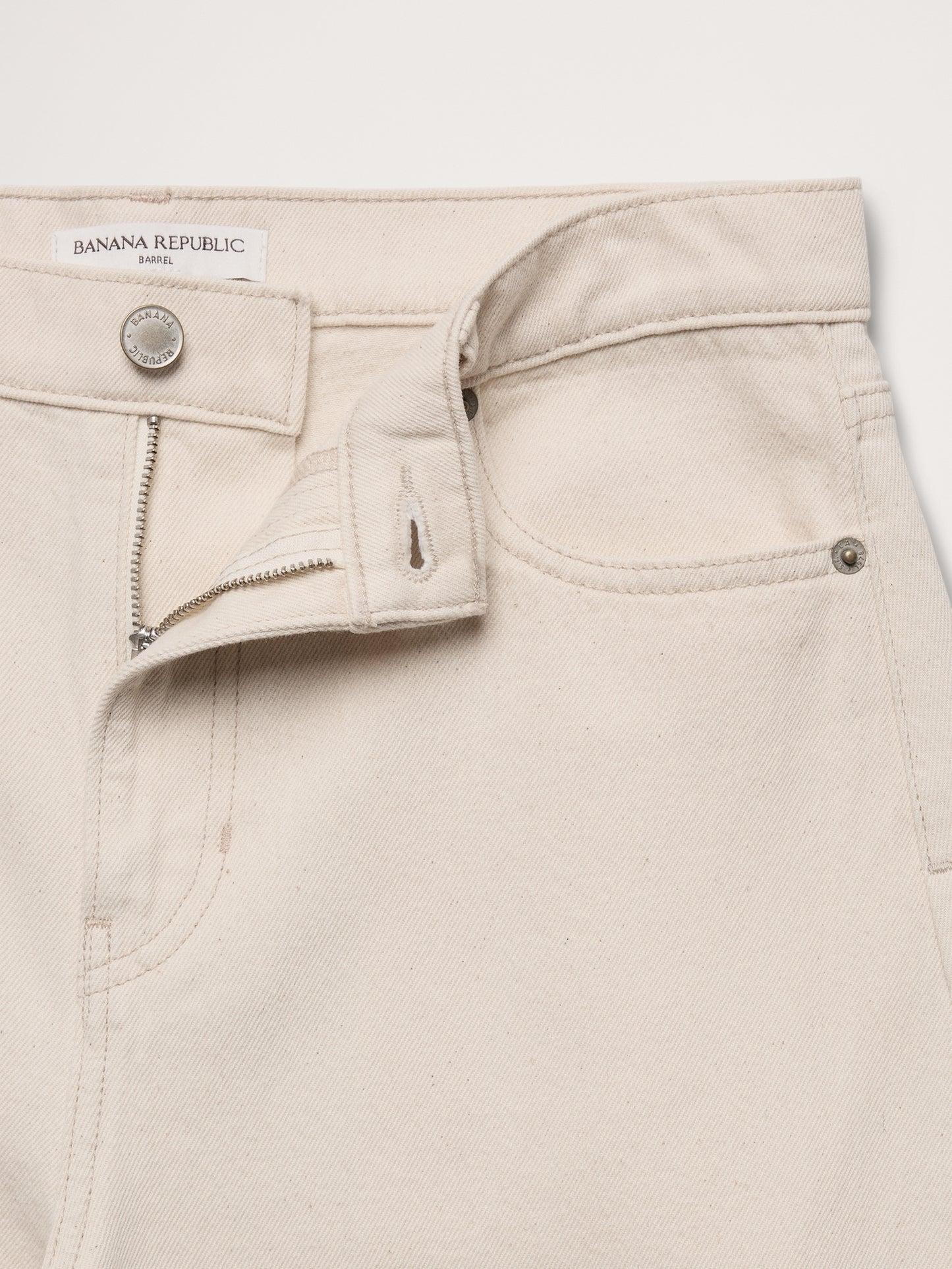Mid-Rise Barrel Ankle Jean