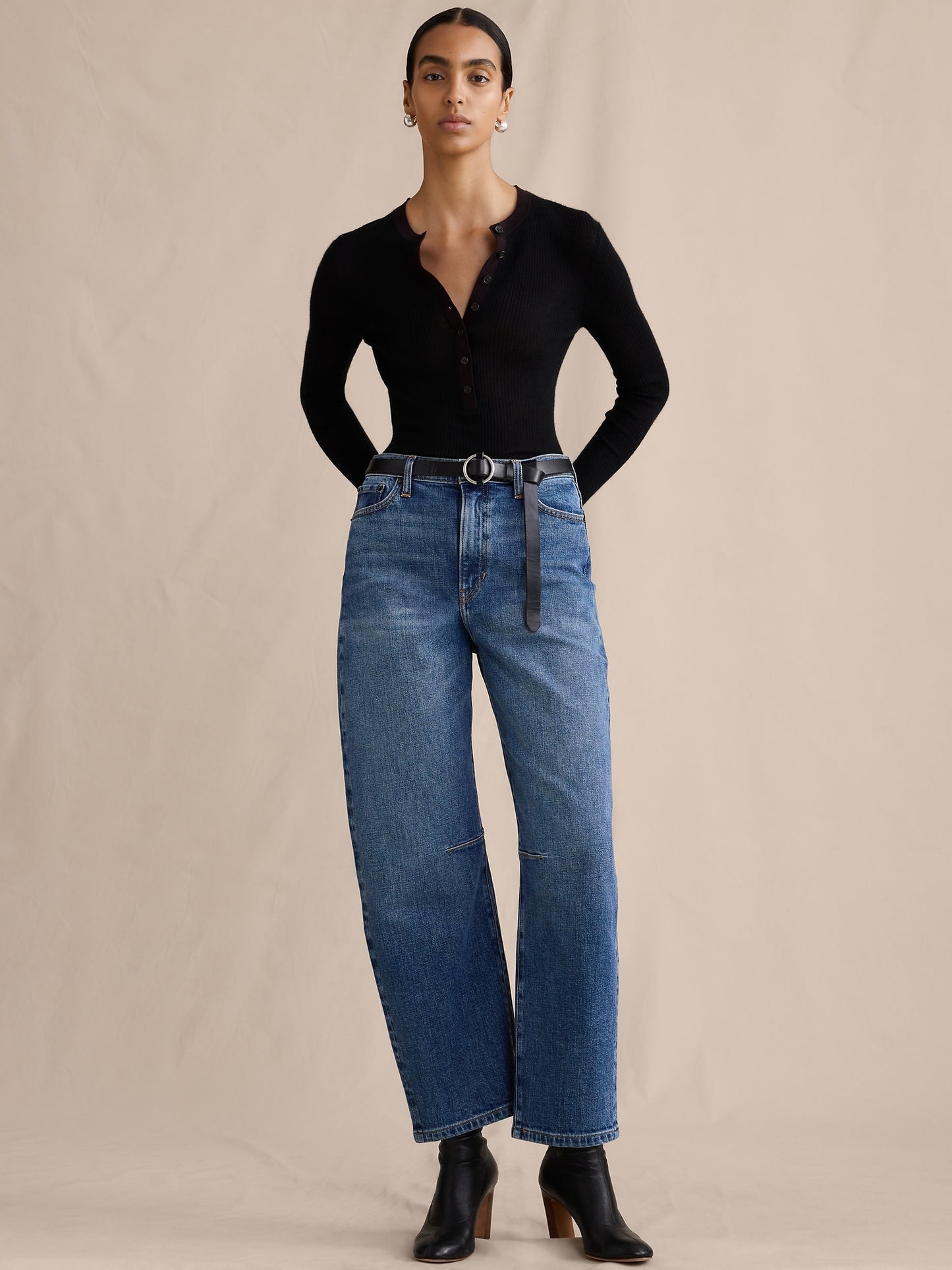 Mid-Rise Barrel Ankle Jean