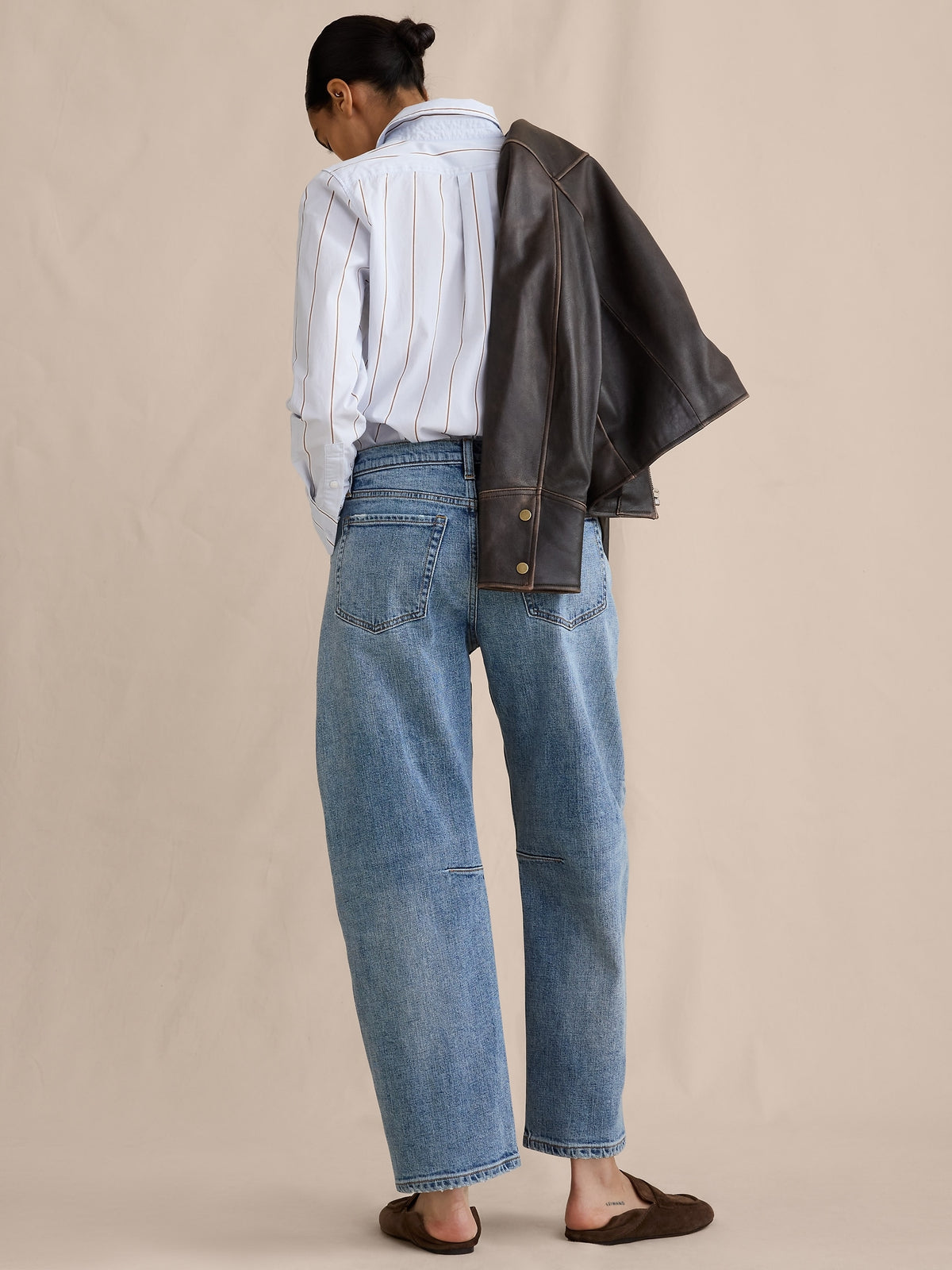 Mid-Rise Barrel Ankle Jean