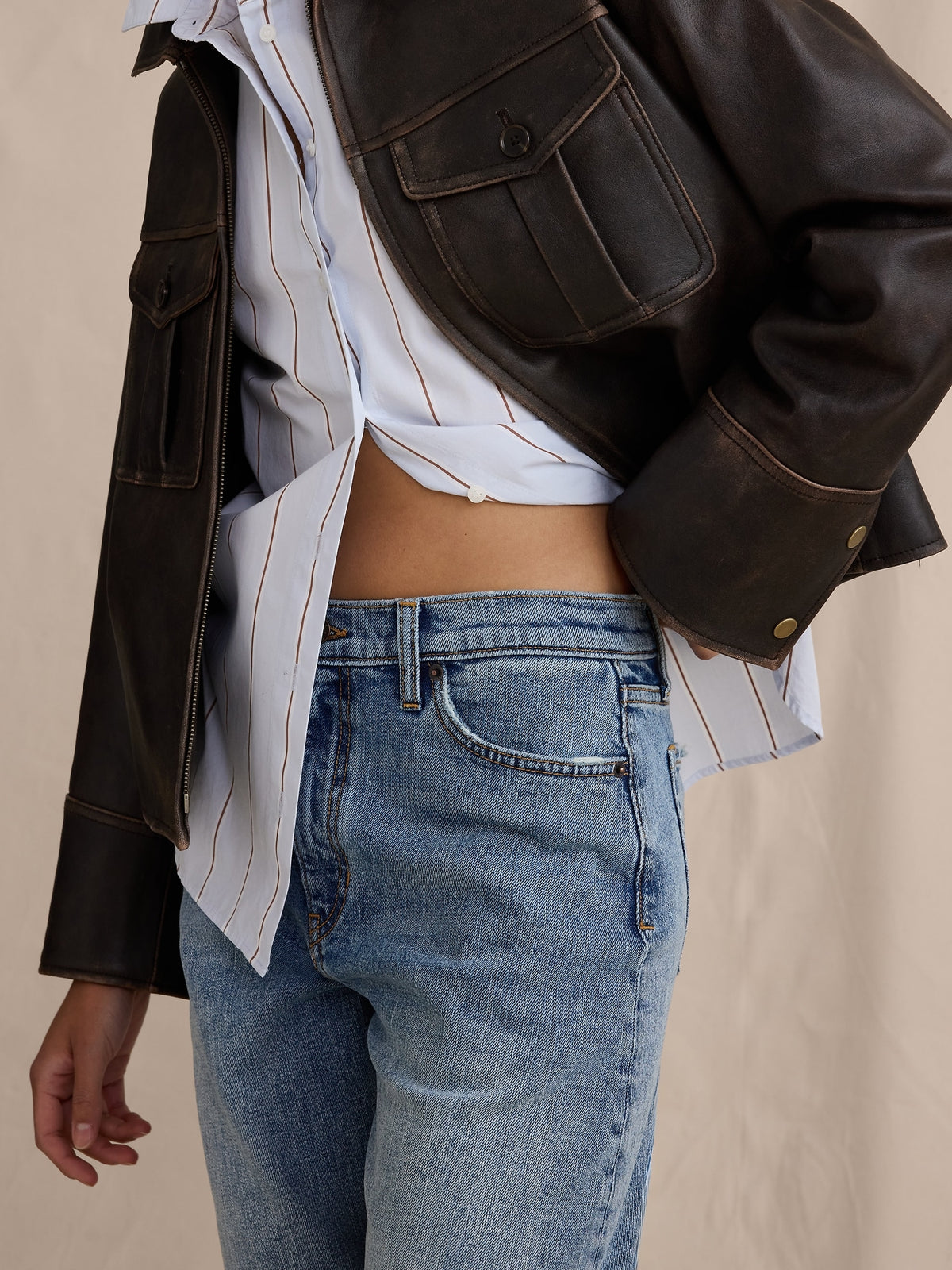 Mid-Rise Barrel Ankle Jean