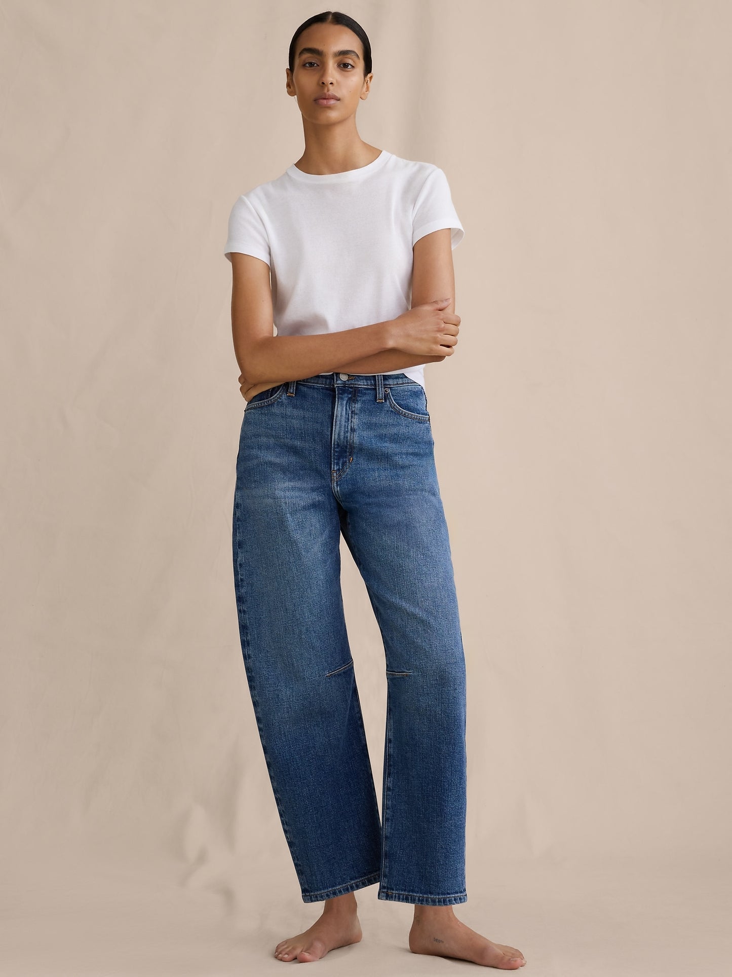 Mid-Rise Barrel Ankle Jean
