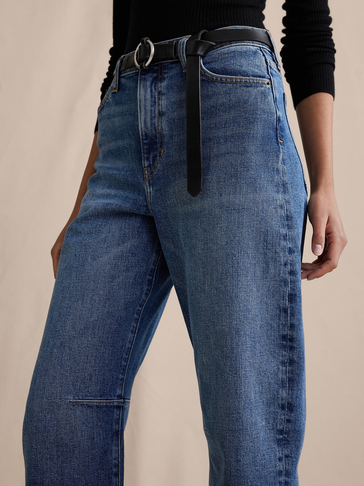 Mid-Rise Barrel Ankle Jean