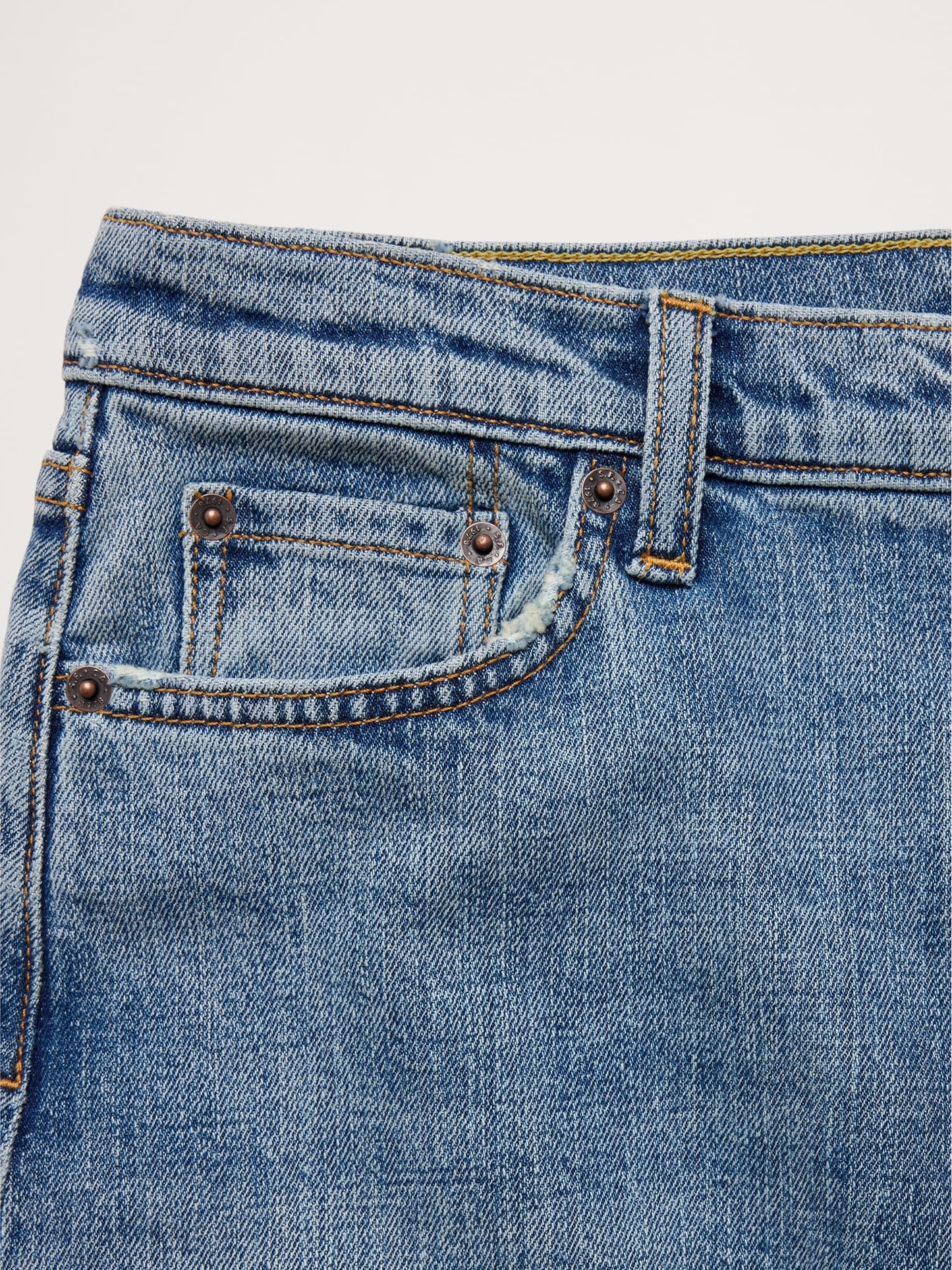 Mid-Rise Barrel Ankle Jean