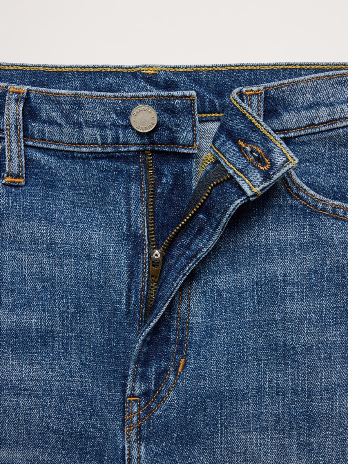Mid-Rise Barrel Ankle Jean