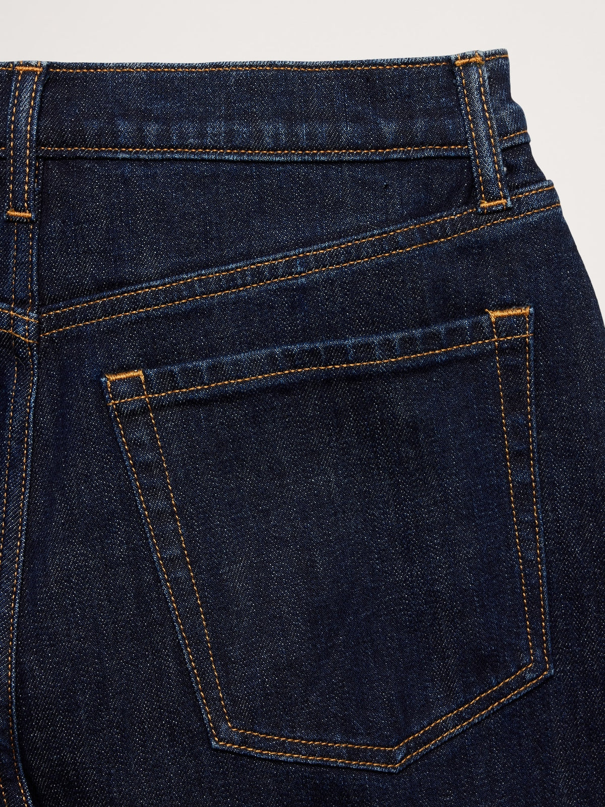 Mid-Rise Barrel Ankle Jean