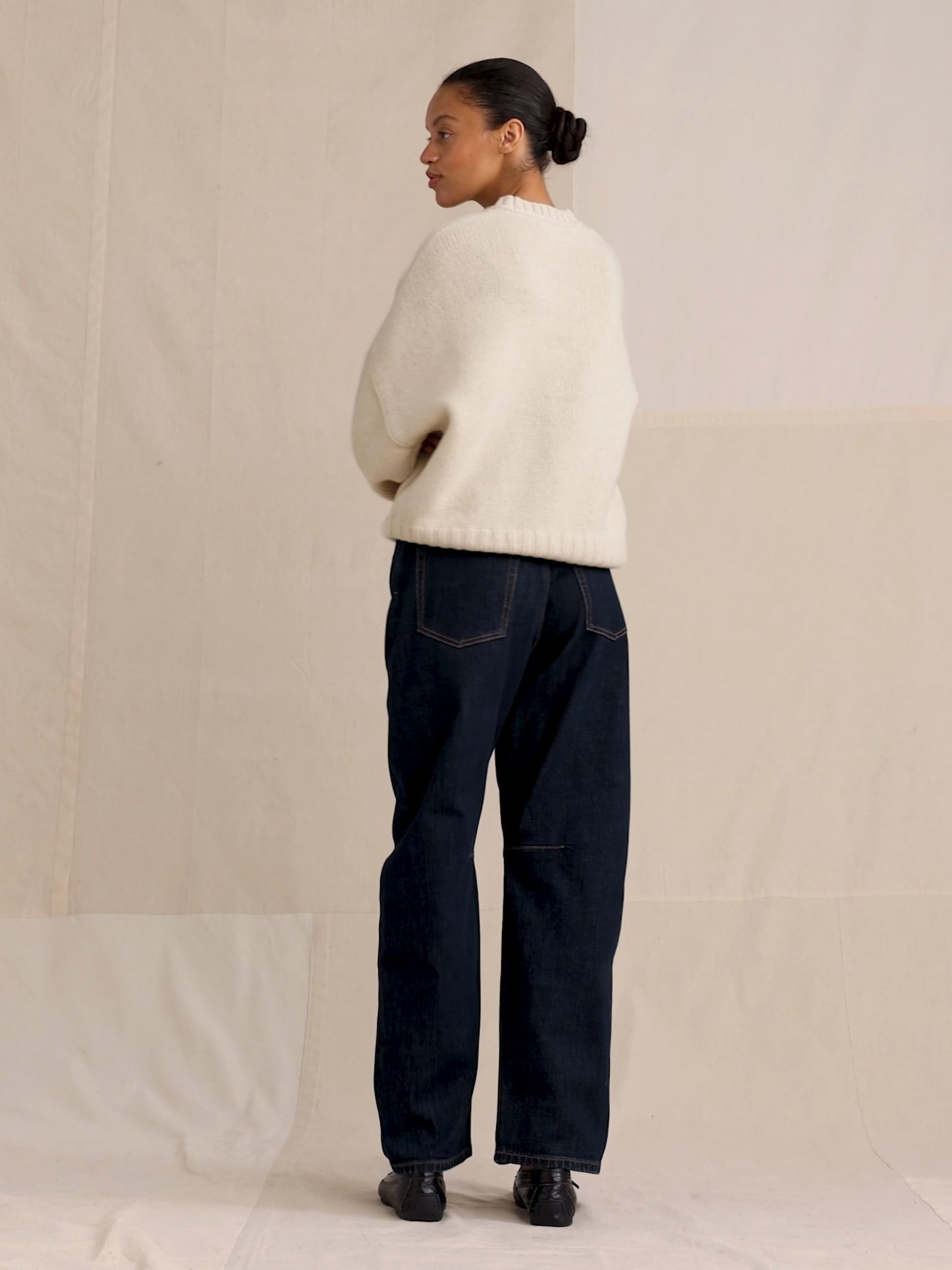 Mid-Rise Barrel Ankle Jean